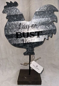 Letrero de pollo de metal "Lay Or Bust Ya'll" placa decoración en soporte Paula Deen - Imagen 1 de 5