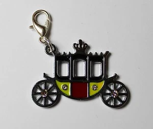 Elegante ciondolo colorato - charm - CARROZZA - argento / giallo / rosso / nero - Foto 1 di 1