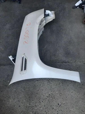 2007-2014 凯迪拉克 ESCALADE ESV 乘客右前挡泥板白色 ID 22977480 — 第 1/4 张图片