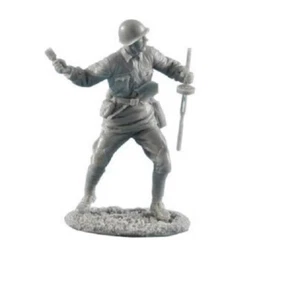 1/35 Resin Figure Model Kit Soviet Russian Soldier Grenade Infantry WW2 Unpaint - Picture 1 of 4