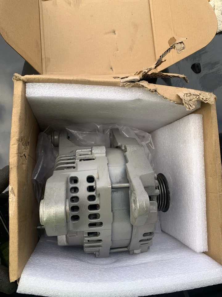 Alternador-Laramie, VIN: D, GAS, OHV, FI, Natural, Chrysler, HEMI, 16 válvulas Foto 1 de 4