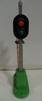 1945-59 VINTAGE LIONEL #153 GREEN AUTOMATIC BLOCK CONTROL SIGNAL TESTED WORKS - Image 1 of 4