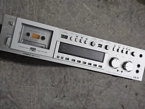 POUR PIECES OU REPARATION - PROPRE PLATINE CASSETTE STÉRÉO HAUT DE GAMME AKAI... - Picture 1 of 11