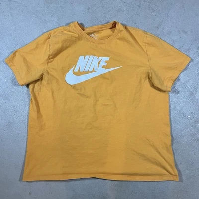 Men’s Nike T-Shirt Size XL  - Image 1 of 4