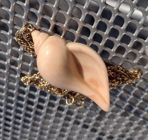 Vintage Avon Conch Sea Shell Lucite Necklace Pendant Ocean Lover - Picture 1 of 8