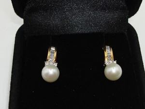 ELEGANT 10K SOLID GOLD CREAMY WHITE CULTURED PEARL & DIAMOND PIERCED EARRINGS! - Picture 1 of 5