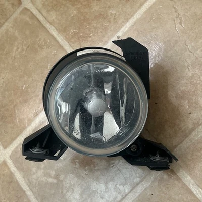 01-05 Beetle Left Driver Fog Light 1C0941699C AS IS BROKEN TAB AND HOLE - Image 1 of 4