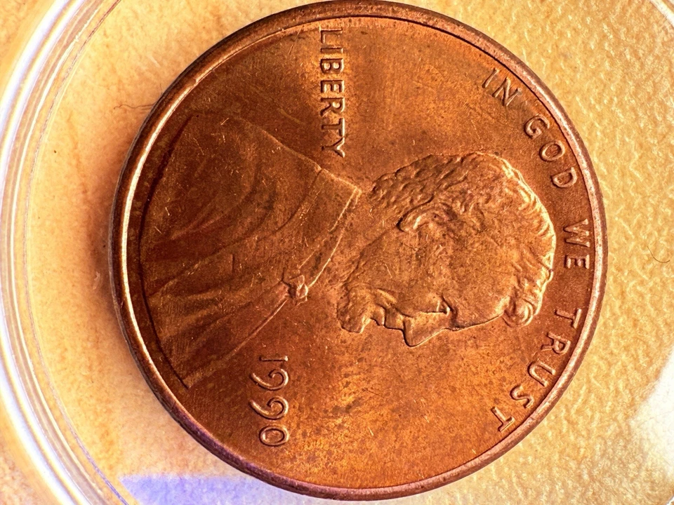 1990 No Mint Mark Lincoln Penny DDR Error! Double Die On The U.S.of America! - Image 1 of 4