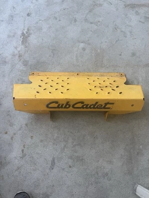 Cub Cadet RZT 50 中心前踏板原始设备制造商 — 第 1/3 张图片