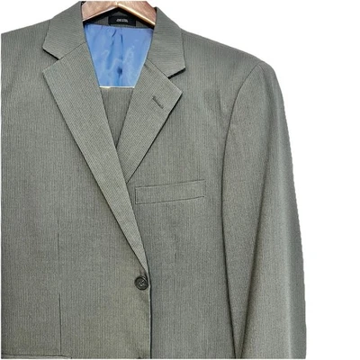 Men’s 2PC Suit Gray Pinstripe J Ferrari Size 40R Pants 32Wx34L - Image 1 of 4