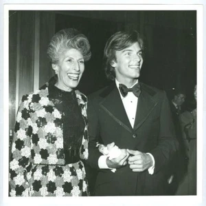 EDWARD ALBERT original candid news photo 1970s - Picture 1 of 2