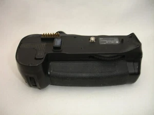 VELLO Vertical Battery Grip for Nikon D300, D300s, D700 - Picture 1 of 12