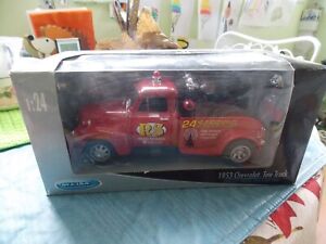 Welly 1:24 Scale Die Cast 1953 Chevrolet Tow Truck in the box