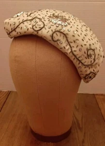 Vintage 50er Jahre Silber Perlen verziert Strass Kappe Halbmütze Schneeweiß - Bild 1 von 19