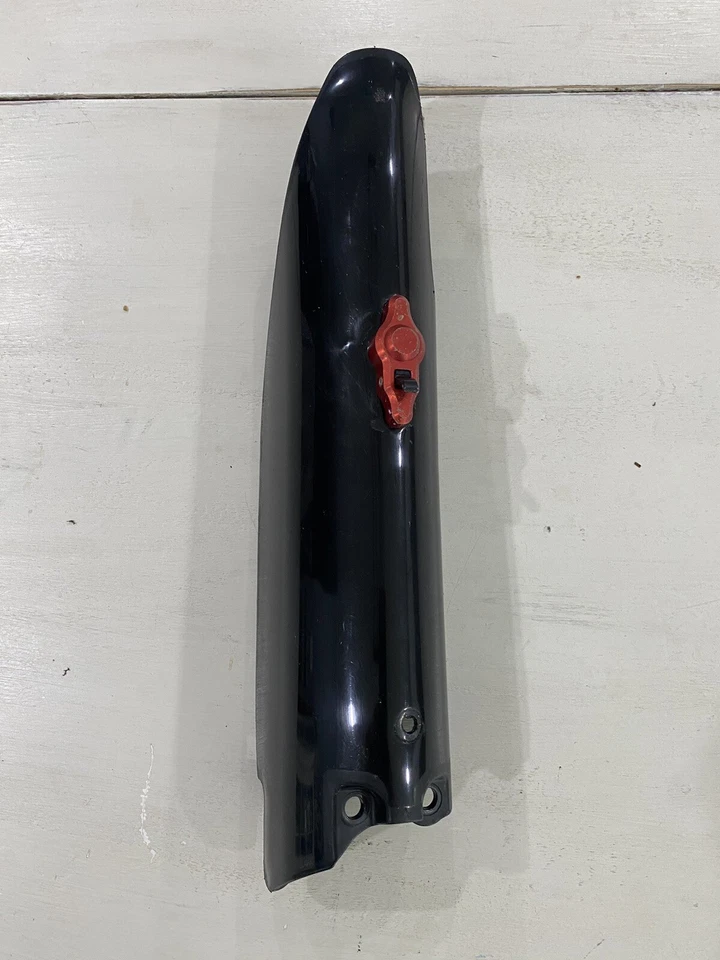 Protetor de garfo dianteiro esquerdo fabricante de equipamento original com botão de dispositivo Holeshot RMZ 250/450 2010-2019 - Imagem 1 de 4