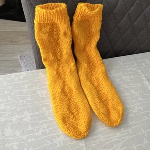 handgestrickte Strümpfe / Socken Gr. 40 gelb /curry neon - Bild 1 von 5