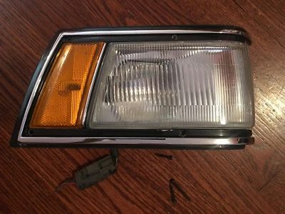 Nissan Máxima 1985 lado del pasajero marcador delantero Foto 1 de 4