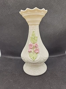 BELLEEK VINTAGE VASE WITHE WITH PINK CHERRY BLOSSOM FLOWERS 7" - Imagen 1 de 5