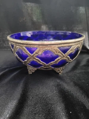 Tigela de vidro vintage azul cobalto c.1800s design de metal pesado. Feito na Índia 5" redondo - Imagem 1 de 4