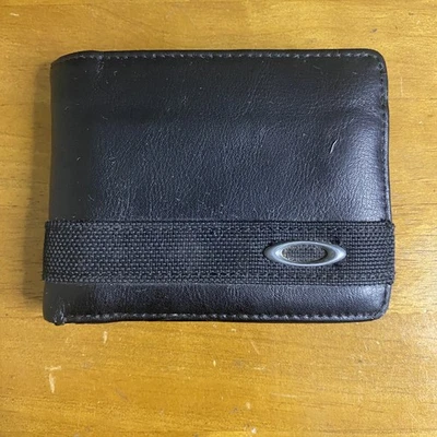 RARE OAKLEY LEATHER WALLET Black w Silver Icon Bi-Fold ID Credit Card Cash Money - Image 1 of 4