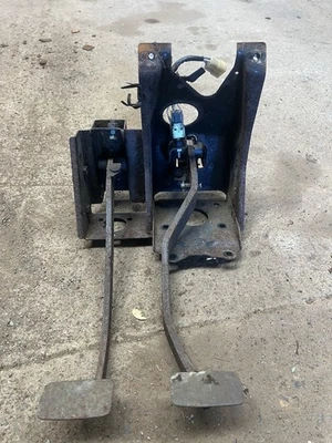 Conjunto de pedal de freno de embrague Toyota Land Cruiser FJ40 OEM Foto 1 de 4