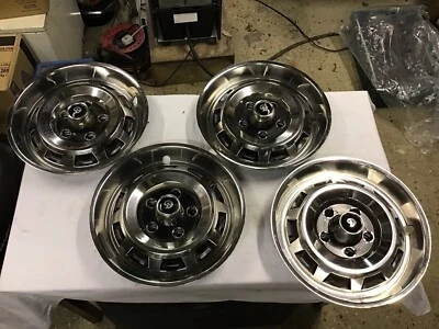 Tapacubos de acero inoxidable Daimler Sovereign XJ serie 3 XJ6 15""  Foto 1 de 4