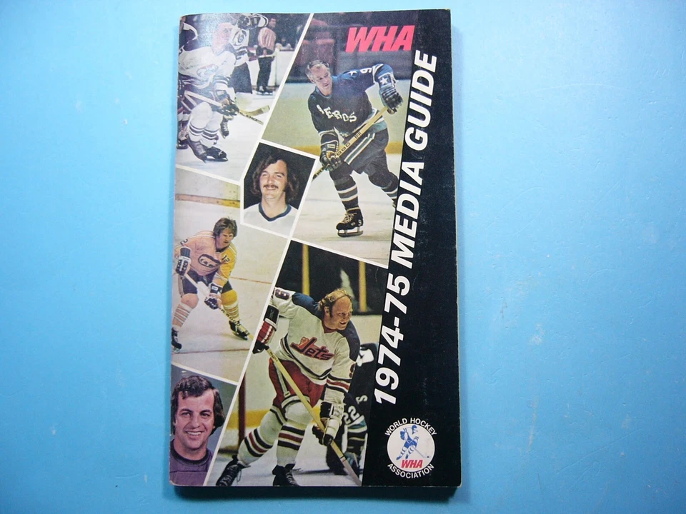 1974/75 WHA HOCKEY MEDIA GUIDE / FACT BOOK / YEARBOOK GORDIE HOWE BOBBY HULL - Image 1 of 4