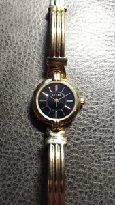 Guess Damenuhr Gold Top Zustand Neue Schweizer Batterie - Bild 1 von 4