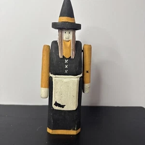 9 Zoll große Holzfigur Hexe bemalt Halloween Wohndeko Dekoration - Bild 1 von 7