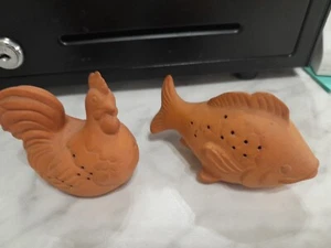 Pair Of Avon Pomanders Terra Cotta Chicken And Fish Vintage - Picture 1 of 7