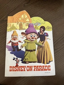 Vintage Walt Disney Disneyland 1970 Disney On Parade Souvenir Buch - Bild 1 von 3
