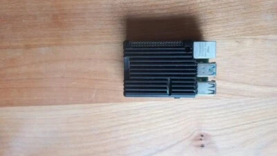 Raspberry Pi Model 4 / 4 GB mit M2 boot SSD - Bild 1 von 3
