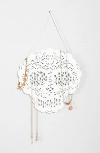 Urban Outfitters Skelett hängend Schmuckständer Totenkopf weiß Wandbild Pflaume & Schleife - Bild 1 von 9