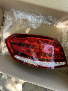 Luz trasera lateral del conductor Mercedes Benz E350 2014-2016 sedán defectuoso/para reparación OEM - Imagen 1 de 6