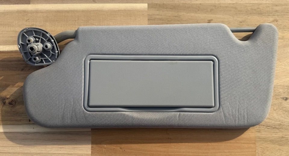 15840704 Chevrolet Impala 2006-2013 lado del conductor LH parasol gris OEM Foto 1 de 3