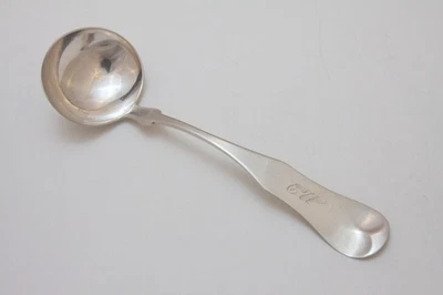 Cucharón de salsa de plata para monedas - William Willard, John Hawley, Siracusa NY Foto 1 de 4