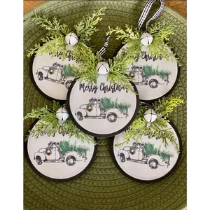 Juego de 5 adornos para camioneta pick-up blanca rústica de Navidad de granja de campo (4,5”) - Imagen 1 de 3