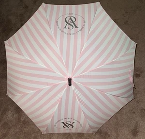 Ombrello VICTORIA SECRET sfilata di moda 2024 rosa bianco a righe NUOVO - Foto 1 di 4