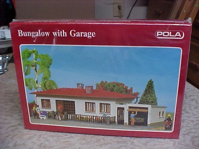 Pola 11525 HO Bungalow w/Garage Building Kit - Image 1 of 1