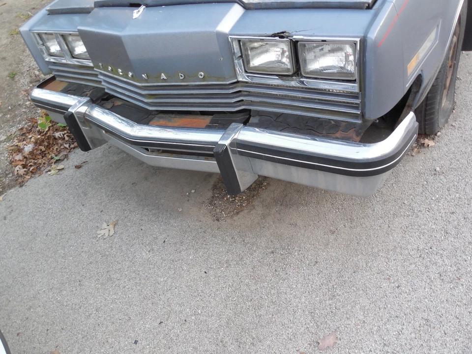 1981 1983 1985 Toronado panel de cabezal dañado fabricante original usado Oldsmobile 1980 1982 1984 Foto 1 de 2