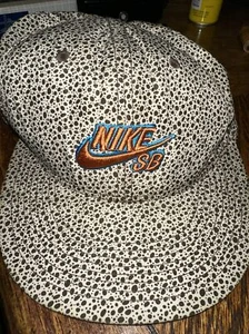 Nike SB Zement Elefant Druck Kappe Mütze Herren Gr. 7 1/4 - Bild 1 von 6