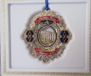 "Adorno de Navidad de la Casa Blanca 2006, vidrio Tiffany en la Casa Blanca 3,5"" x 3" - Imagen 1 de 6