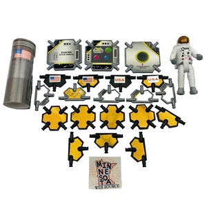 22 Knex Missions in Space - Includes K'nex Astronaut Figure Panels - Picture 1 of 6