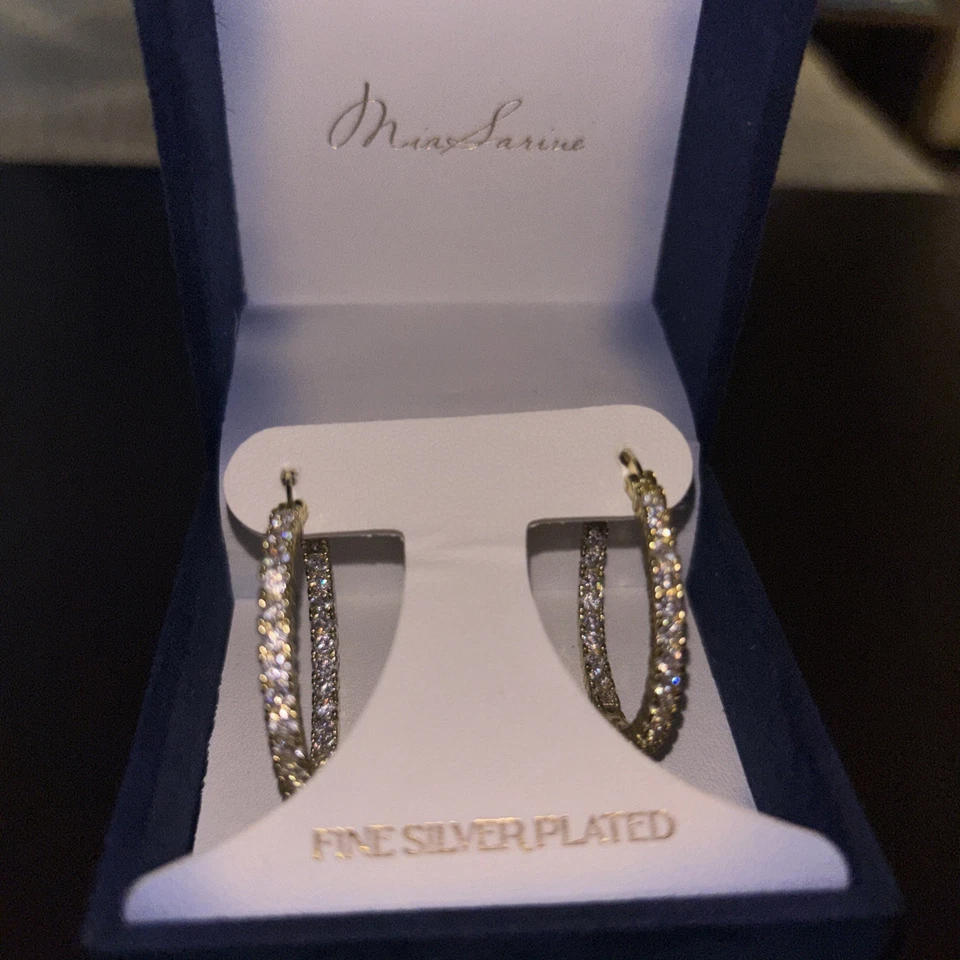 Aros aretes de diamantes cultivados en laboratorio Foto 1 de 4