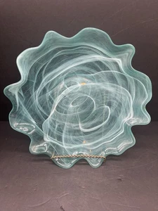 Grande piatto da portata in vetro artistico riciclato forma libera turchese con vortici 13" - Foto 1 di 7