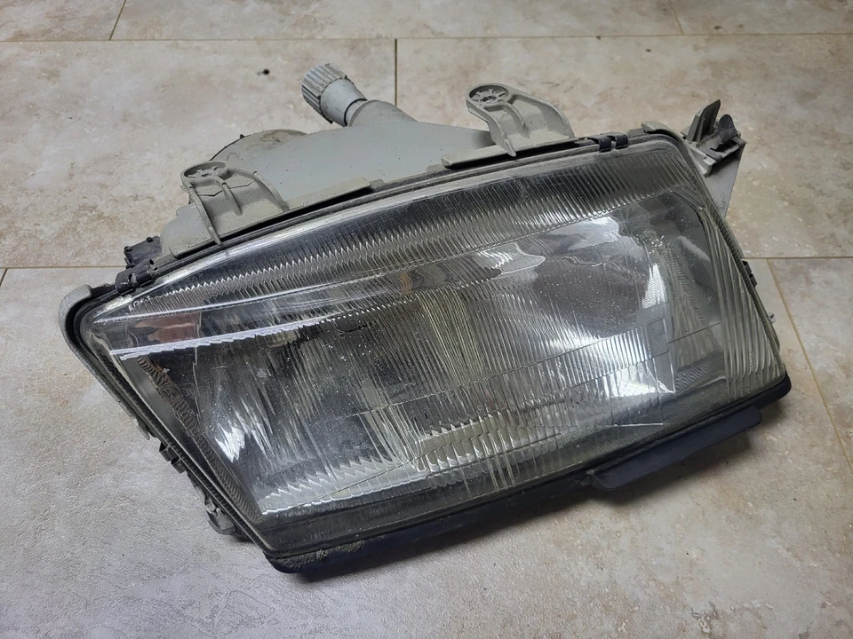 99 00 01 02 Saab 9-3 93 Faro Pasajero Derecho Faro Luz Lámpara Foto 1 de 4