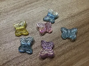 40 x Mixed Colour Transparent Acrylic Butterfly Beads 14 mm - ideal for crafts - Picture 1 of 3