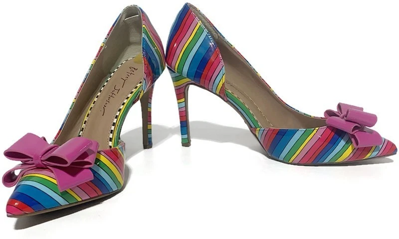 Zapatos de tacón de aguja a rayas arco iris con relé Betsey Johnson talla 8 con lazo rosa Foto 1 de 4