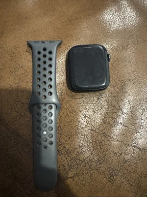 Apple Watch Series 7 GPS + LTE 45 мм алюминиевый корпус - Изображение 1 из 4