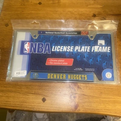 Marco de matrícula de auto cromado con licencia de la NBA Denver Nuggets de aluminio vintage Foto 1 de 4